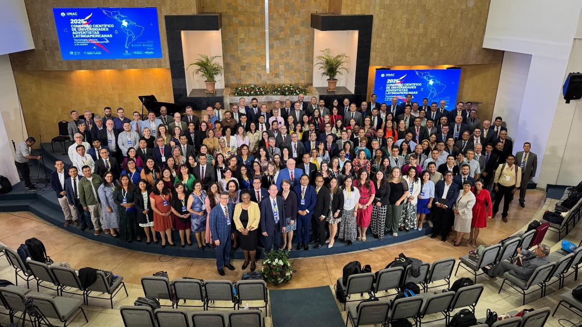 Uniaene participa de congresso internacional que reúne universidades adventistas das Américas