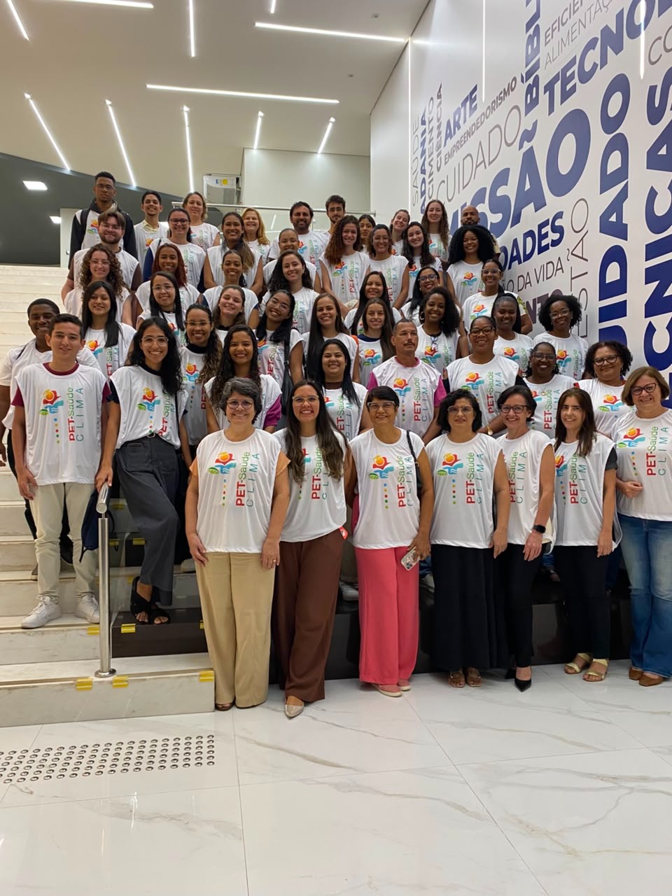 UNIAENE E PET-SAÚDE: CONHECIMENTO QUE CUIDA